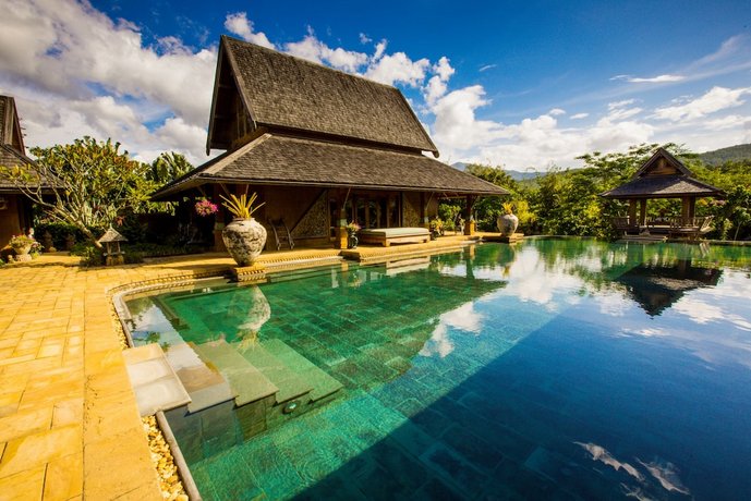 Howie's HomeStay