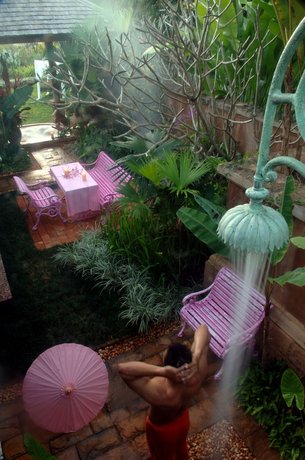 Howie's HomeStay