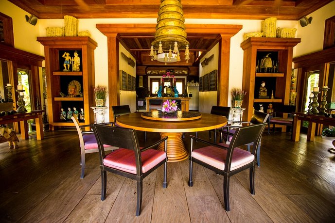 Howie's HomeStay