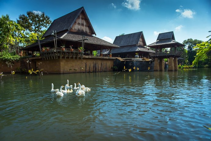 Howie's HomeStay