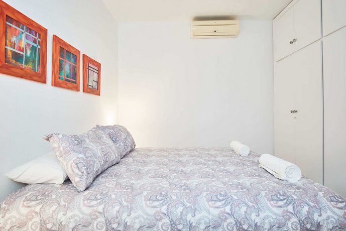 Seville city walls apartment with parking