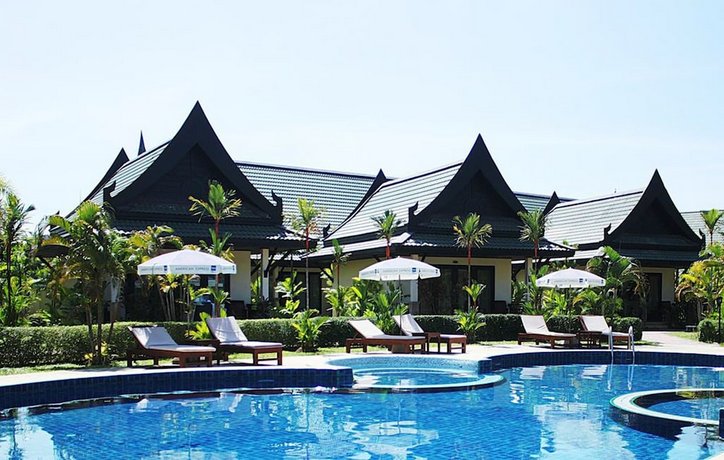 Airport Resort & Spa