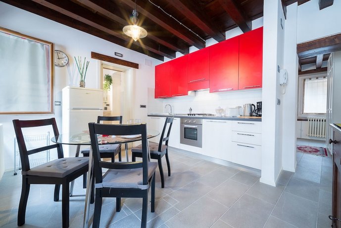 Ve N I Ce Cera Casa Santo Stefano