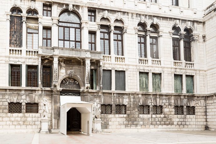 Ve N I Ce Cera Casa Santo Stefano