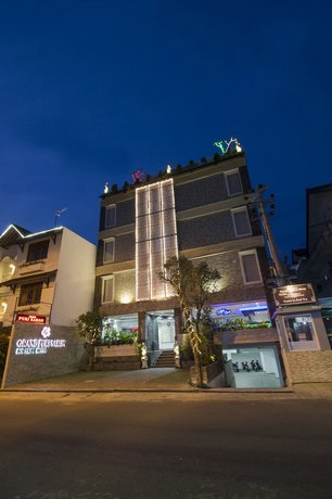 Grand Puri Saron Yogyakarta