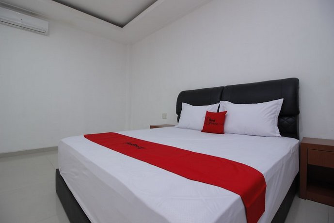 RedDoorz Plus near Ragunan Zoo