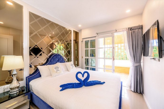Exquisite 4BD Pool Villa