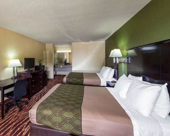 Econolodge Inn & Suites Downtown Northeast