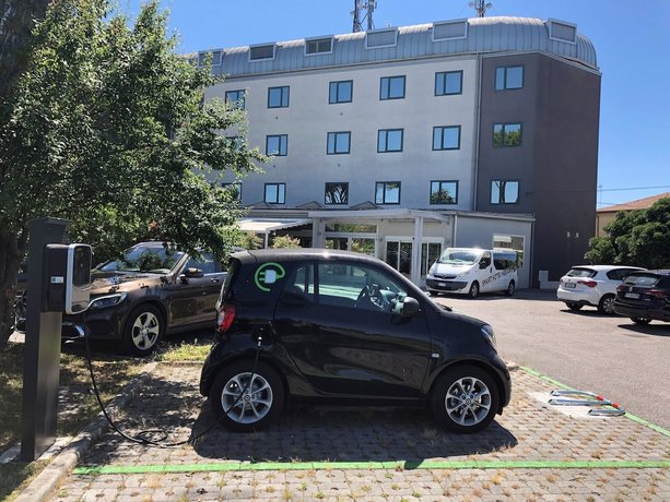Smart Hotel Holiday