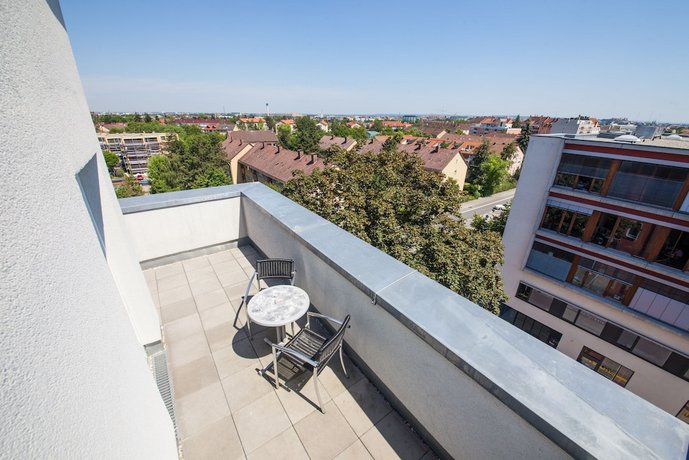 Novina Hotel Tillypark