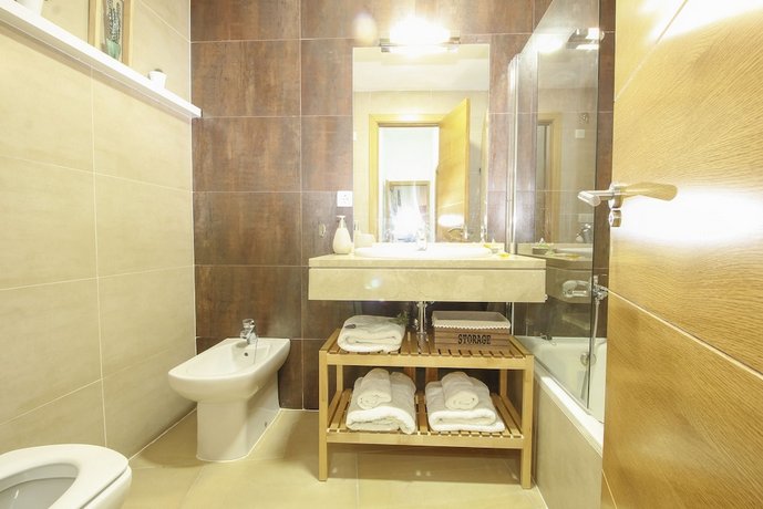 Deluxe apartment San Julian with parking