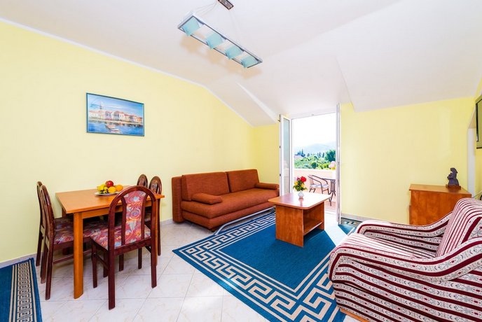 Apartments Dubelj