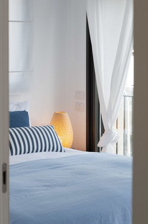 Near Rothschild w/ Parking and Balcony by Sea N' Rent