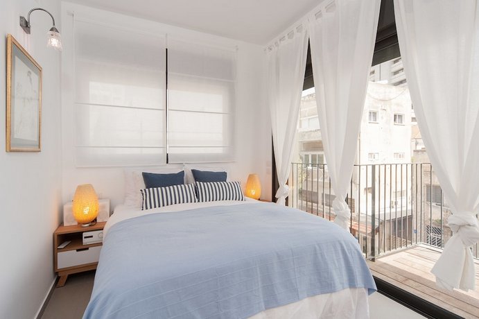 Near Rothschild w/ Parking and Balcony by Sea N' Rent