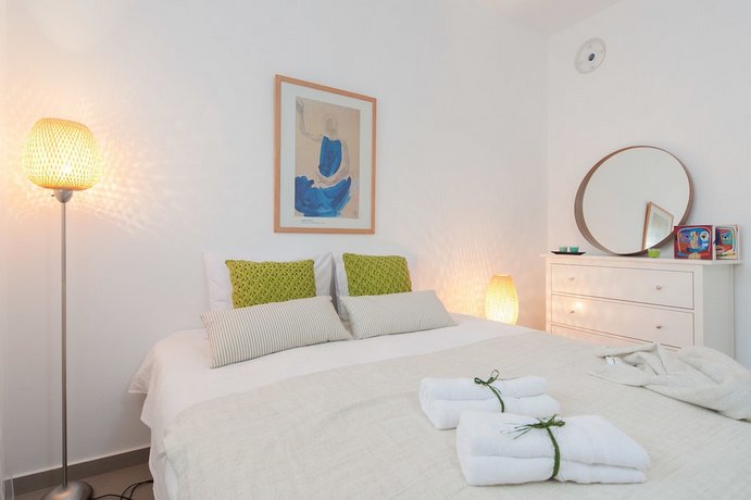 Near Rothschild w/ Parking and Balcony by Sea N' Rent