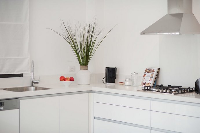 Near Rothschild w/ Parking and Balcony by Sea N' Rent