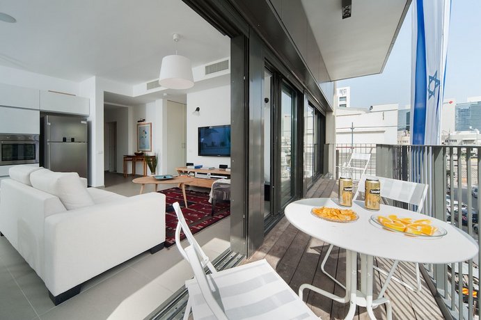 Near Rothschild w/ Parking and Balcony by Sea N' Rent