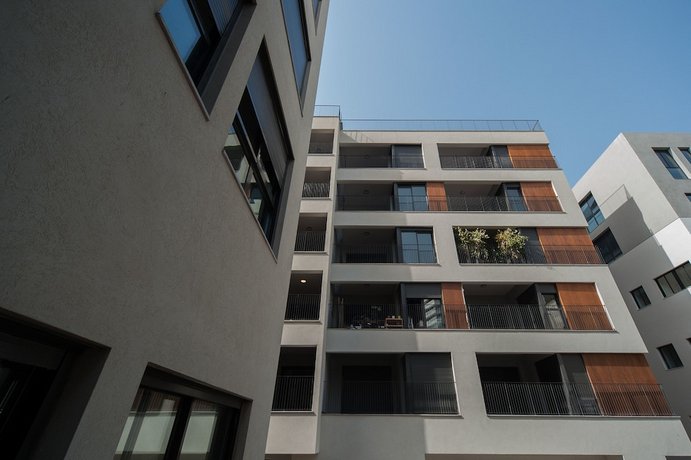 Near Rothschild w/ Parking and Balcony by Sea N' Rent