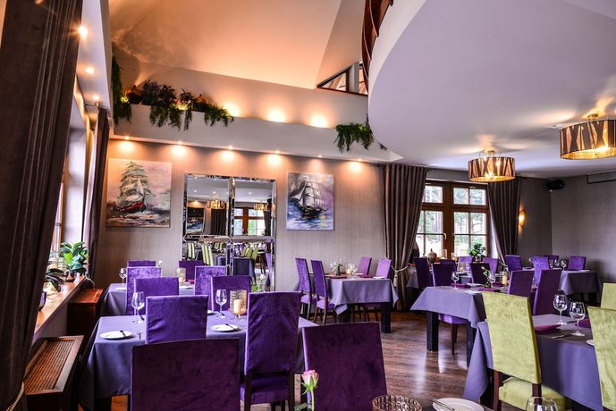 Port Hotel