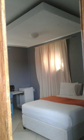 Country City Lodge