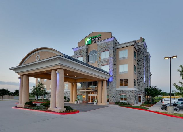 Holiday Inn Express & Suites San Antonio Brooks City Base