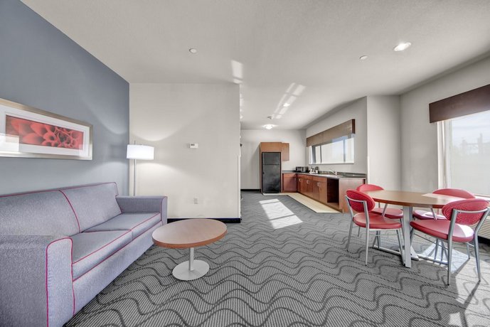 Holiday Inn Express and Suites Oklahoma City North