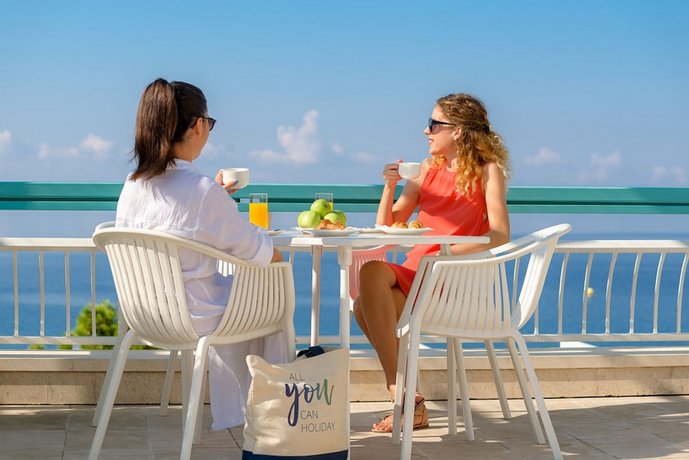 Dalmacija Sunny Hotel by Valamar