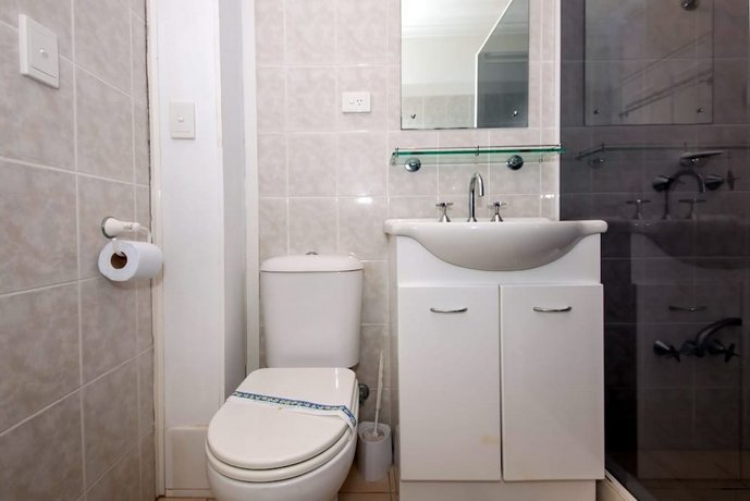 Little Hut Unit 3 20 Kurrawa Close