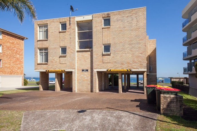 Little Hut Unit 3 20 Kurrawa Close