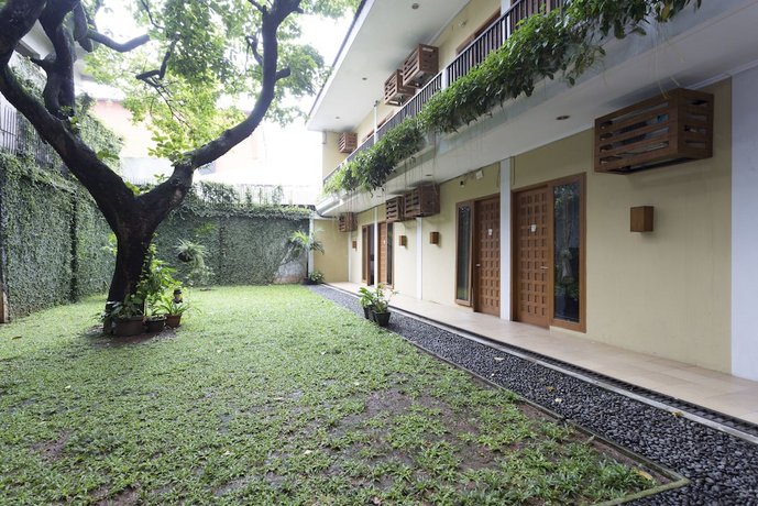 RedDoorz Plus near Cilandak Town Square 2