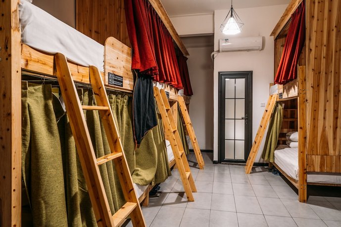 Chengdu Flipflop Hostel Poshpacker Chunxi Road Metro Station