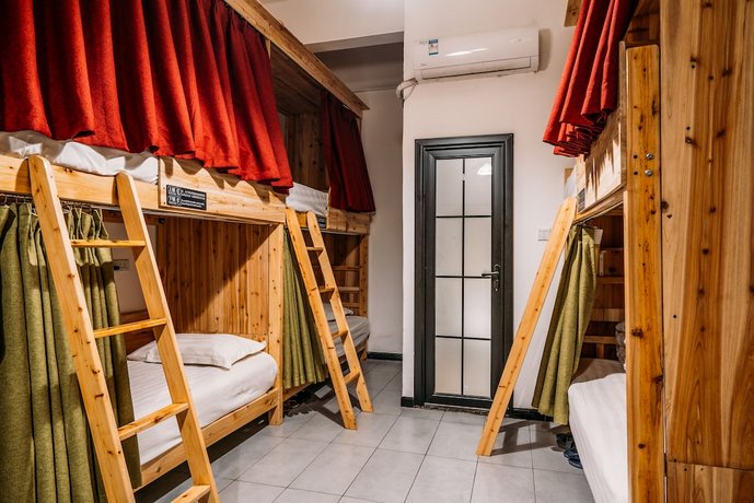 Chengdu Flipflop Hostel Poshpacker Chunxi Road Metro Station