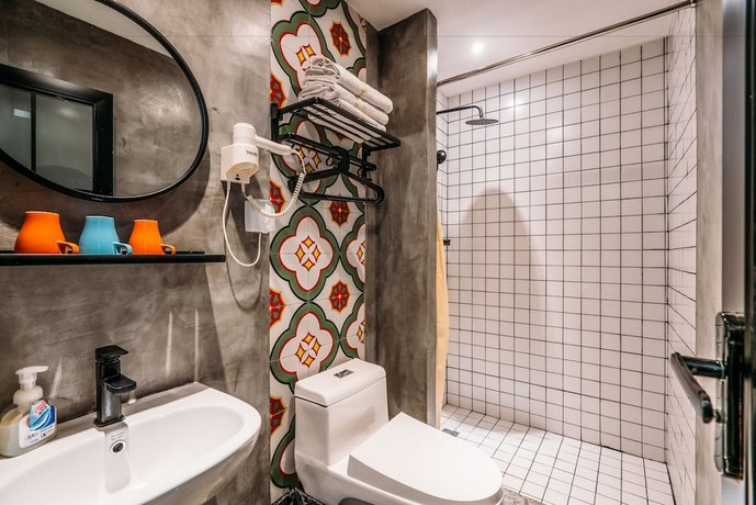 Chengdu Flipflop Hostel Poshpacker Chunxi Road Metro Station