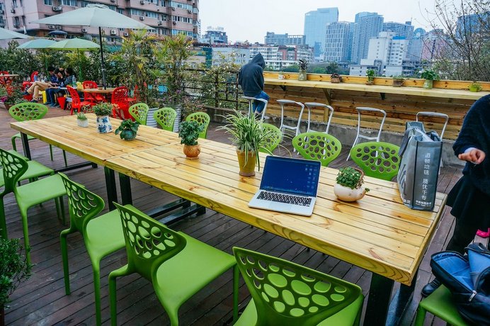 Chengdu Flipflop Hostel Poshpacker Chunxi Road Metro Station