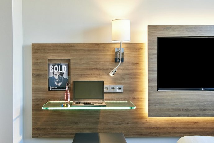 Moxy London Heathrow Airport