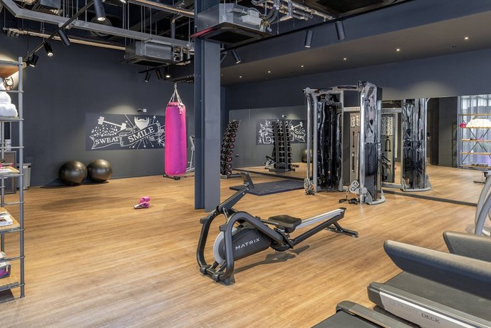 Moxy London Heathrow Airport