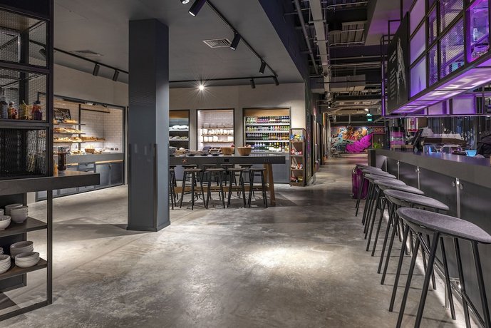 Moxy London Heathrow Airport