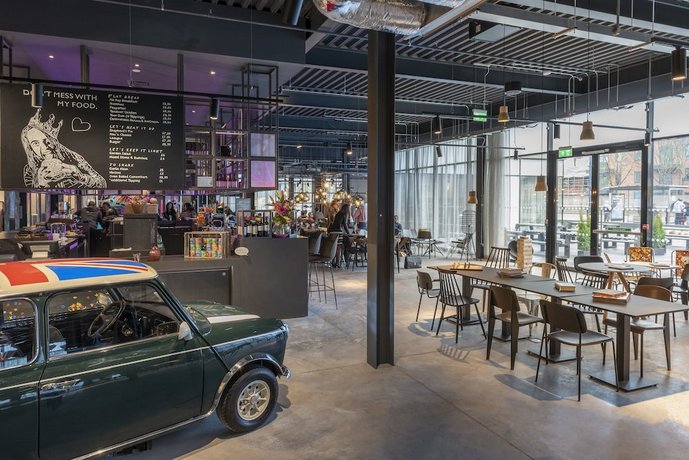 Moxy London Heathrow Airport