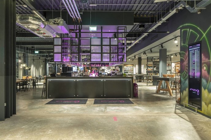 Moxy London Heathrow Airport