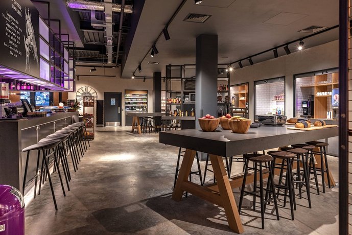Moxy London Heathrow Airport