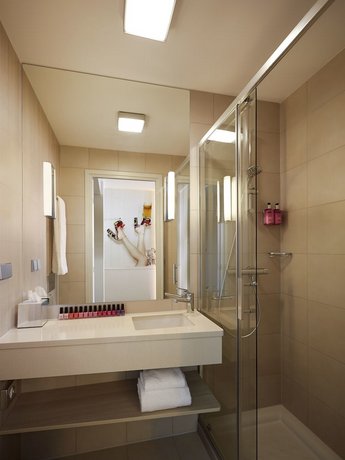 Moxy London Heathrow Airport