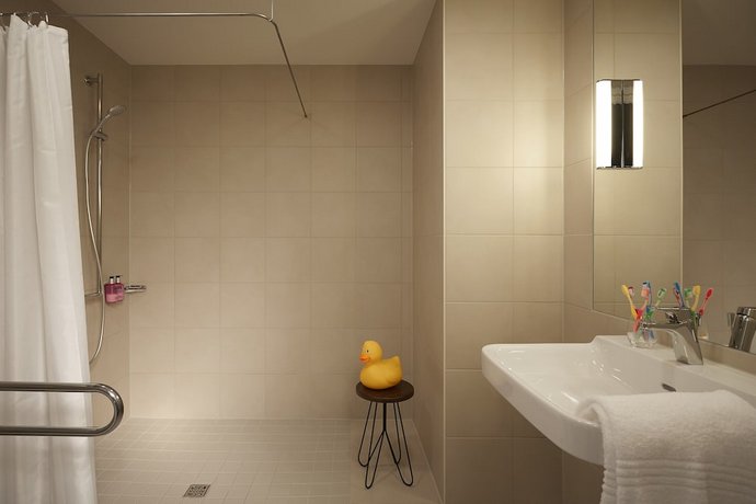 Moxy London Heathrow Airport