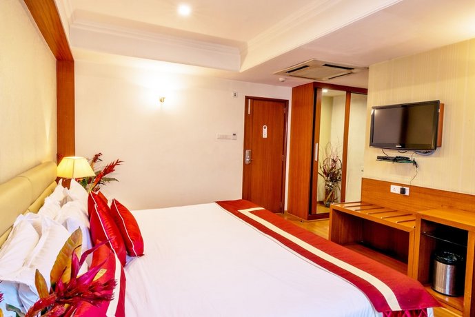 Octave Suites - Residency Rd