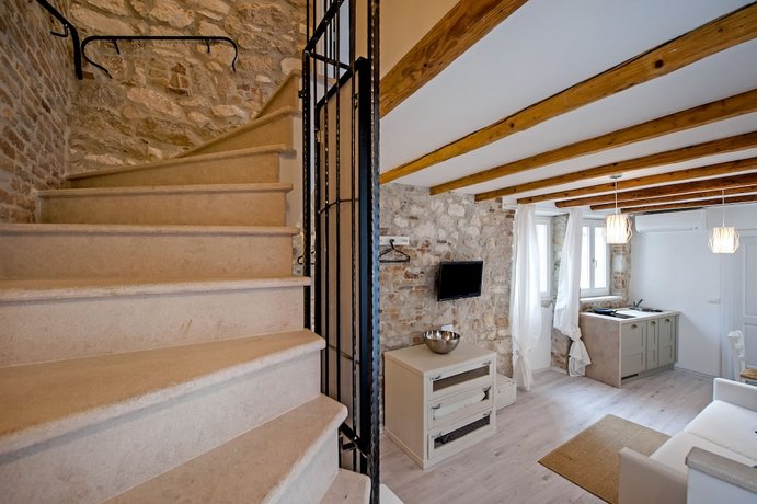 Apartment and Studio CA' 3 VIE
