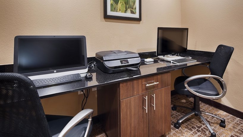 Best Western Plus Elmendorf Hotel