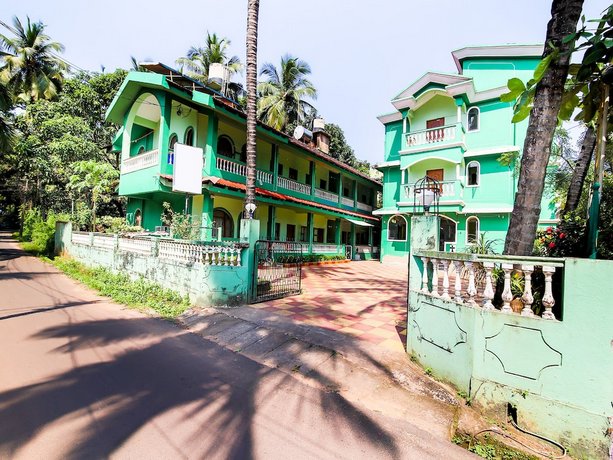 OYO 19112 Caphina Tourist Cottages