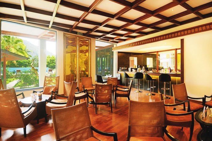 Earl's Regent Hotel