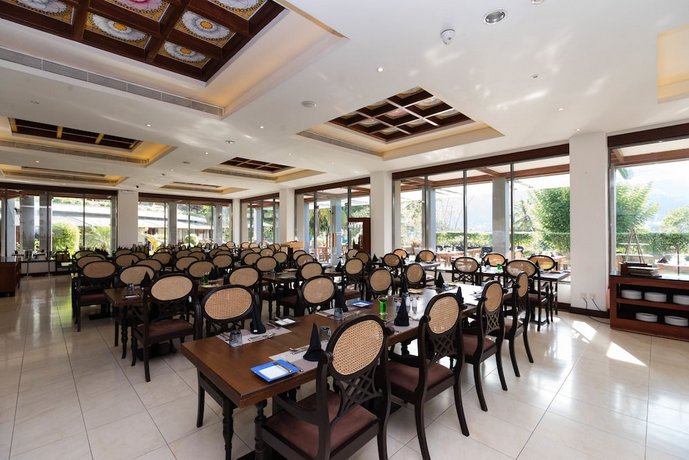 Earl's Regent Hotel