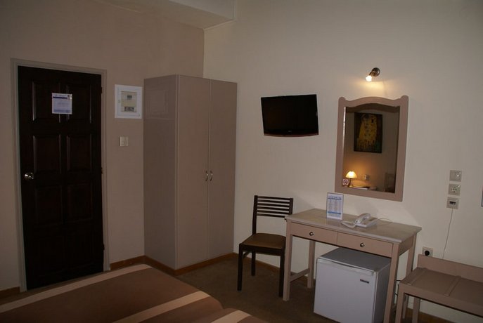 Yria Hotel