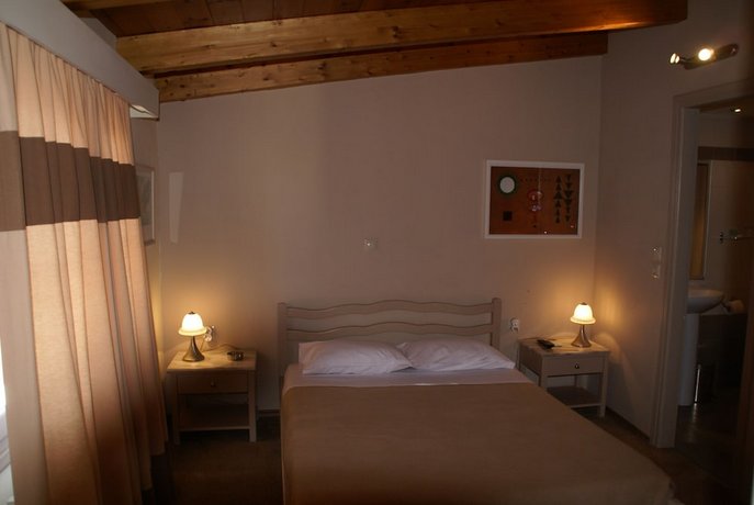 Yria Hotel